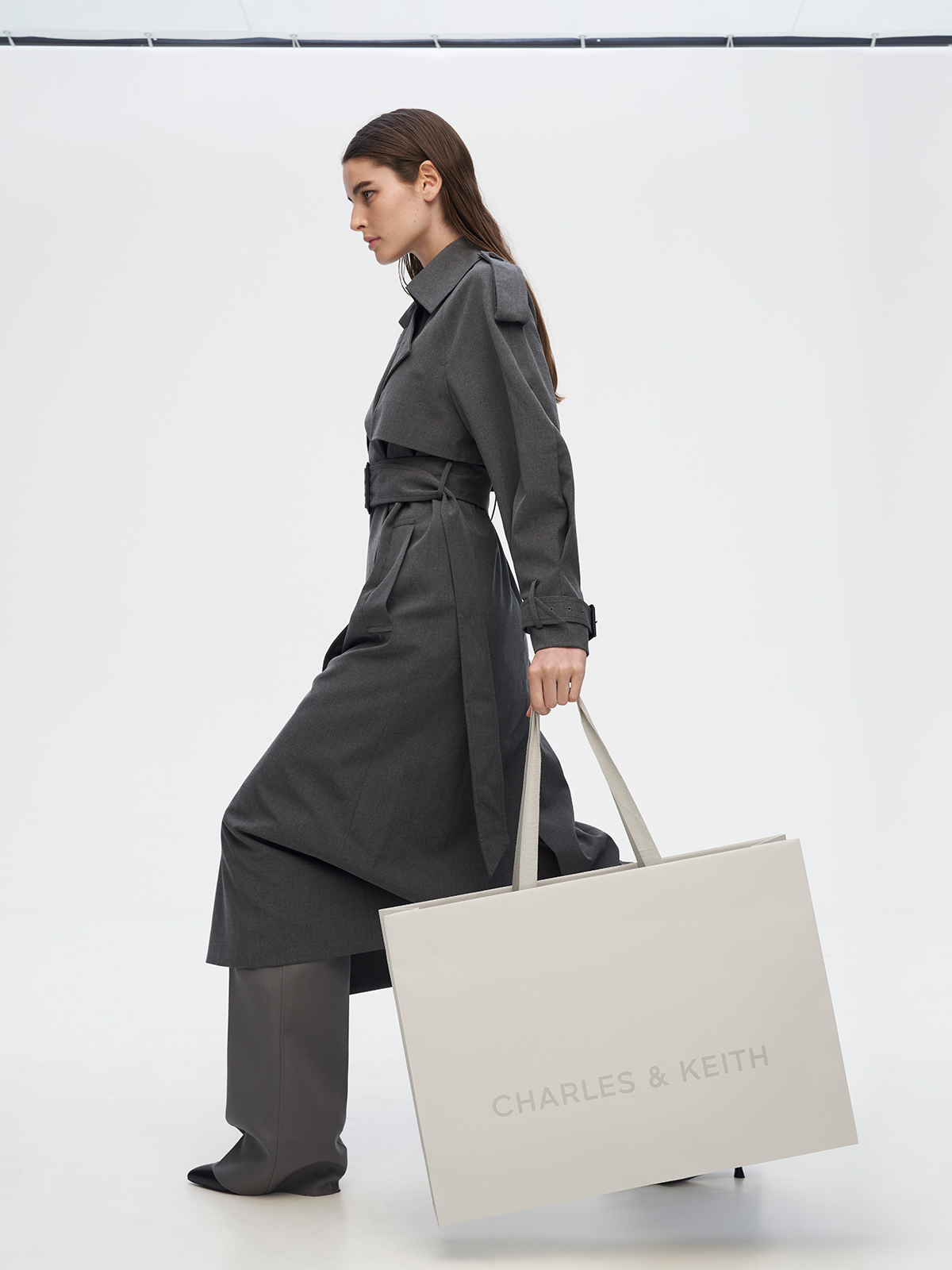 CHARLES & KEITH DA LA BIENVENIDA AL 2024 CON UNA IDENTIDAD GRÁFICA RENOVADA