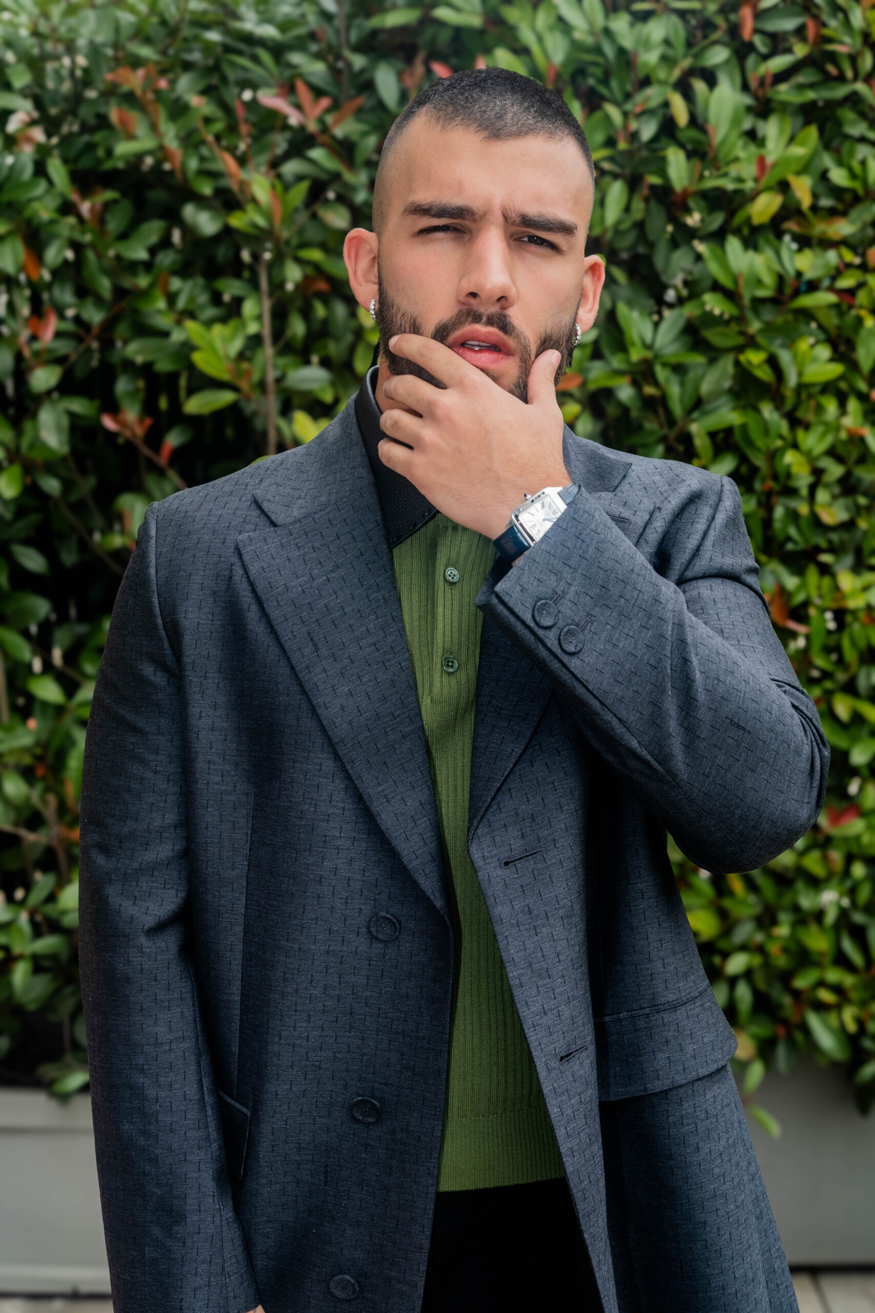 Manuel Turizo Deslumbra en la Semana de la Moda de Milán con Estilo de Fendi y Moschino