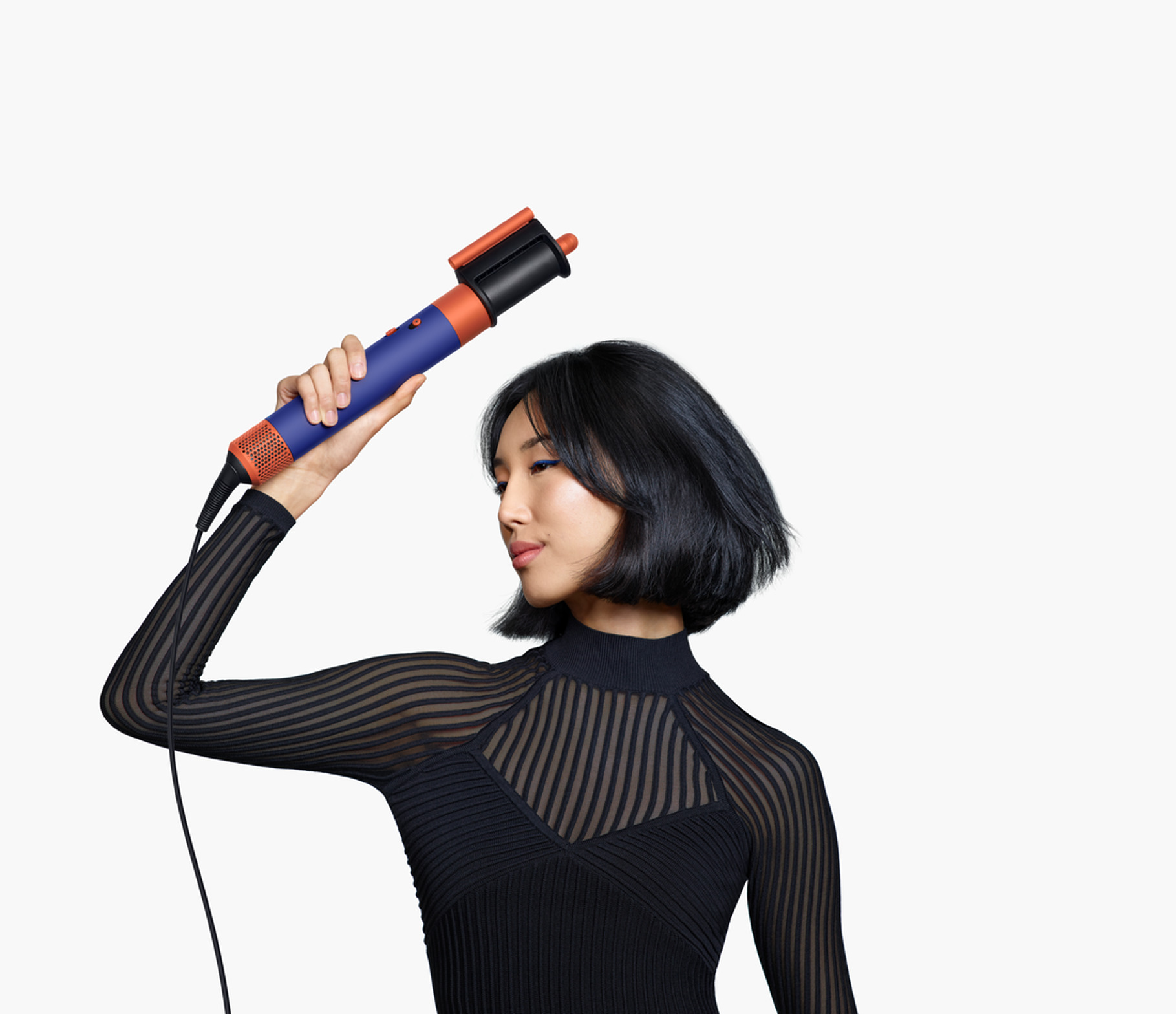 Dyson lanza su primer dispositivo con Bluetooth, el multiestilizador y secadora Dyson Airwrap i.d.™ 