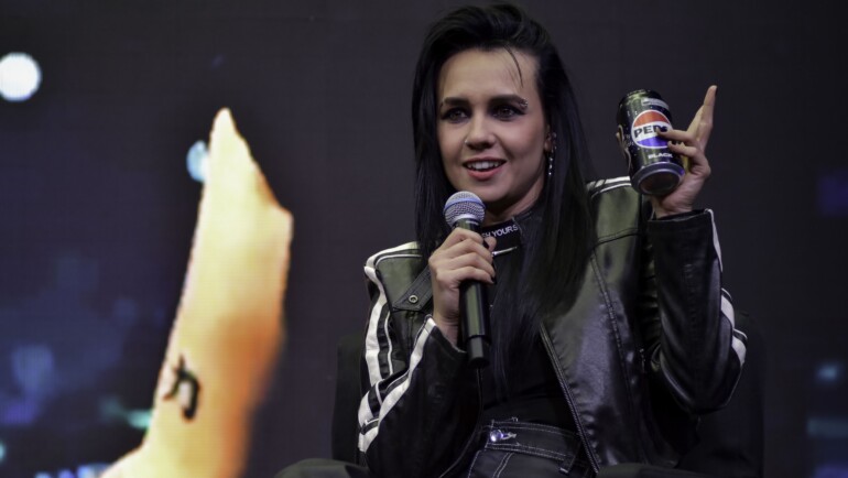 Pepsi Black y Mariana Bo presentan lata de edición especial con los mejores beats y el máximo sabor