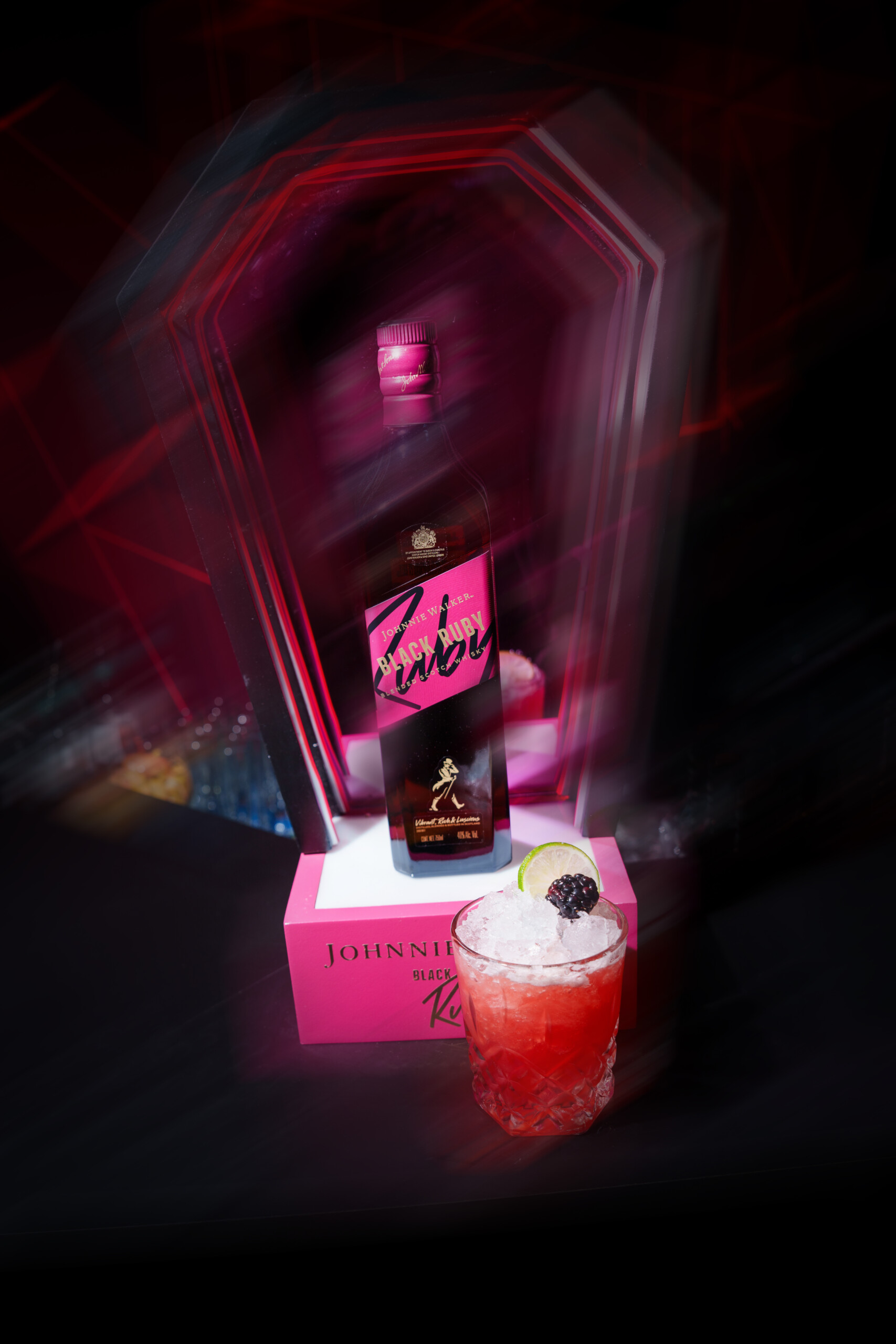 Johnnie Walker Black Ruby y Alfredo Martínez presentan: “CocktA.I.l Dress”, en el Mercedes Benz Fashion Week