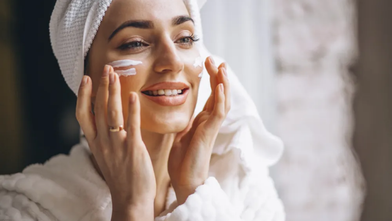 ¡Despide el año con una piel radiante junto a Revision Skincare! 