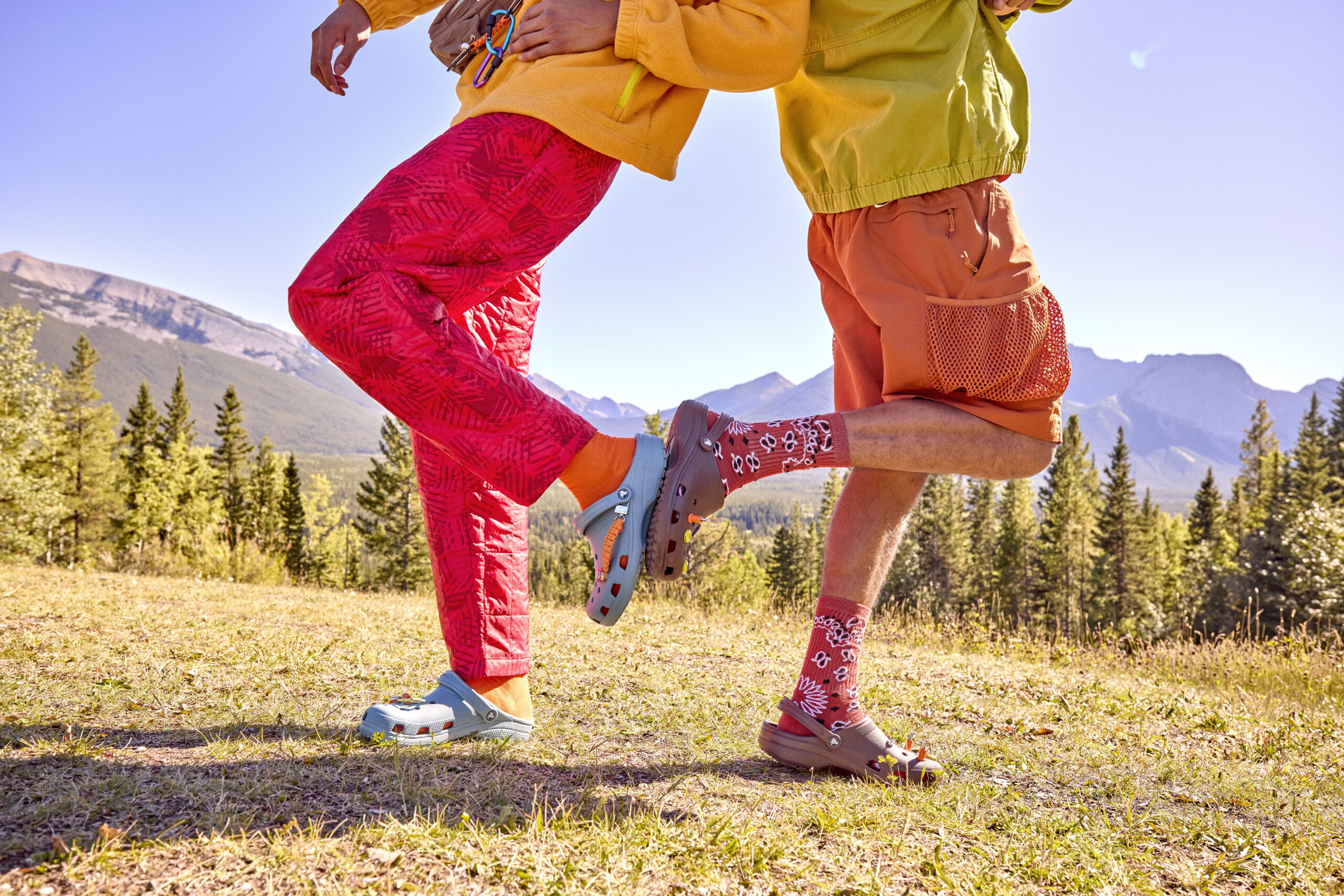¡Exprésate! Dale color y personalidad a cada paso con Crocs Classics y Jibbitz™