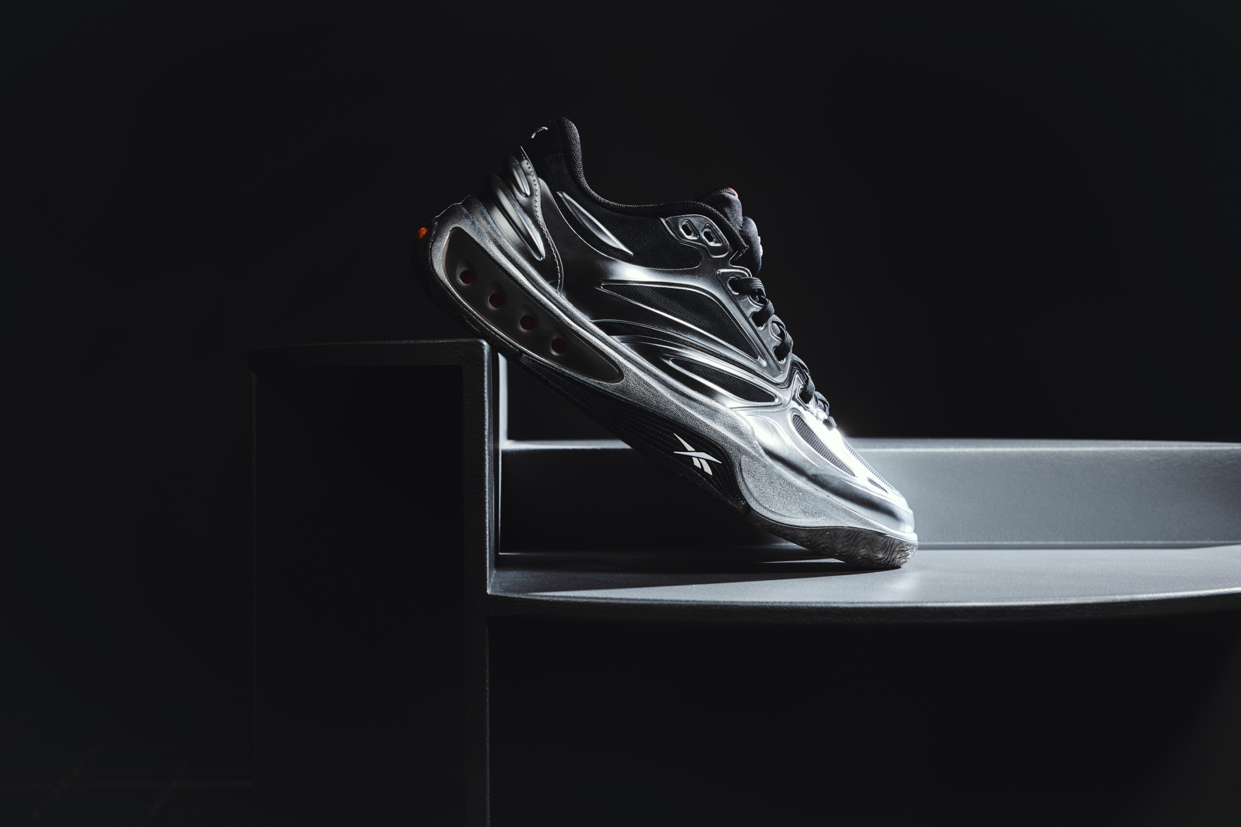 Reebok regresa a las canchas de básquetbol con su nuevo calzado ‘Engine A’