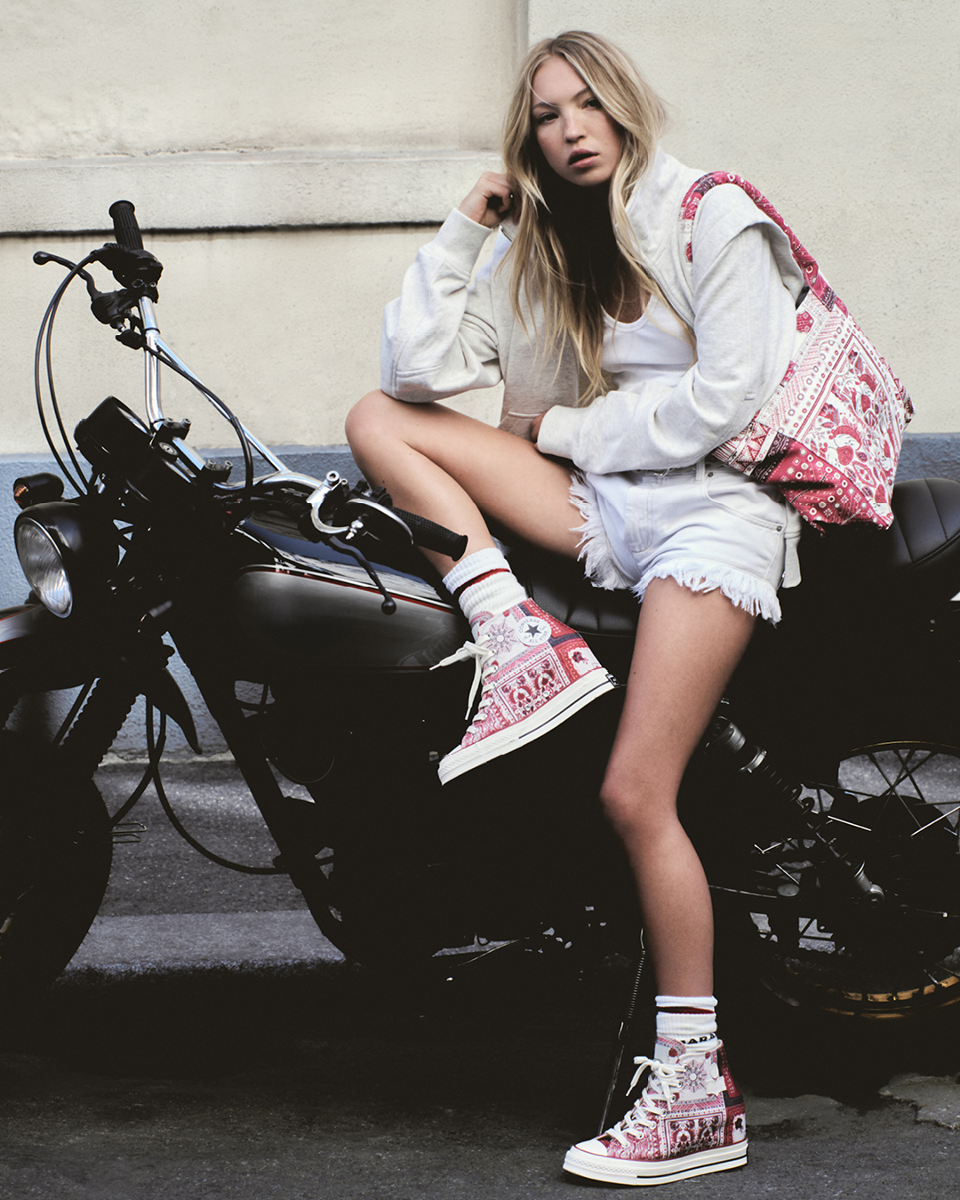 CONVERSE X ISABEL MARANT: LA SEGUNDA COLABORACIÓN QUE REINVENTA EL CHUCK 70 CON UN TOQUE BOHEMIO Y COOL LUXURY