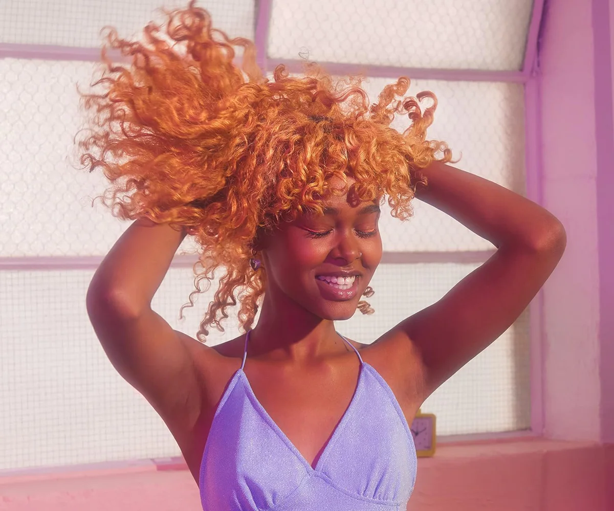 Este verano, dile adiós al frizz y hola al brillo con MONDAY Haircare