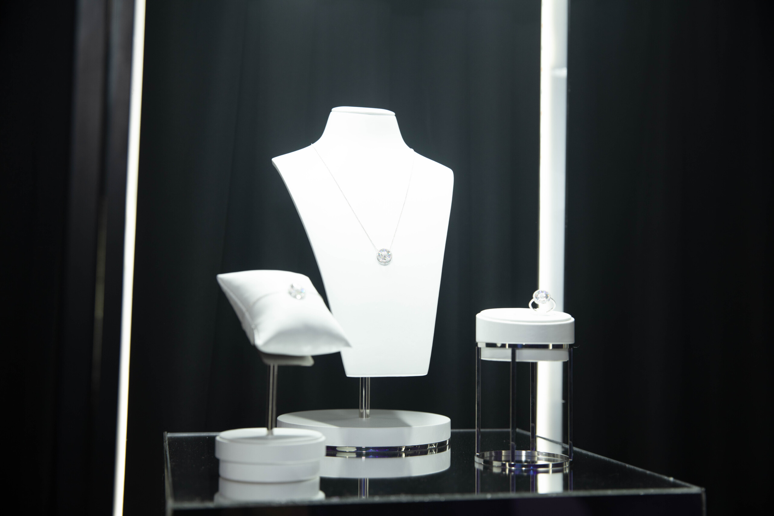 Joyerías BIZZARRO Presenta THÉA: magia, naturaleza y brillo en cada pieza