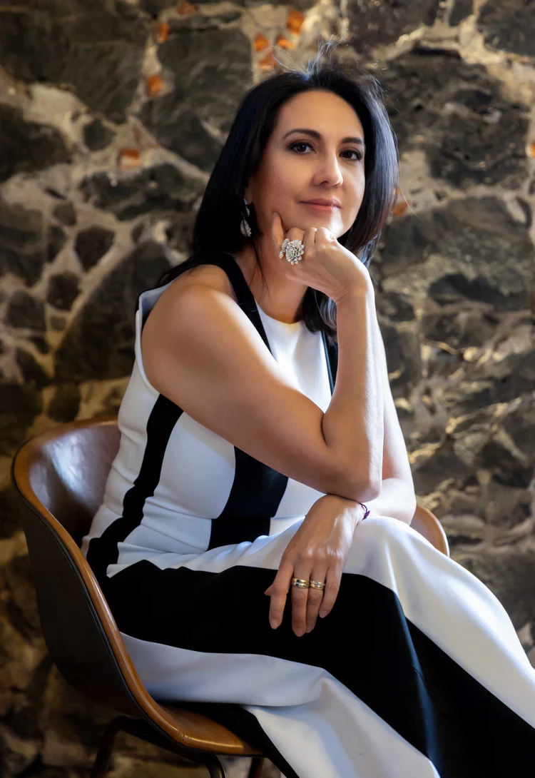 Diseñadora mexicana apasionada de la joyería y la historia de la moda