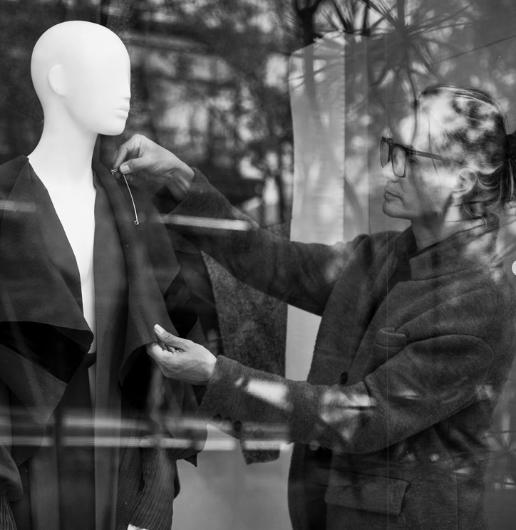 IDENTIDAD presenta: “Escaparatismo y Visual Merchandising No.01”