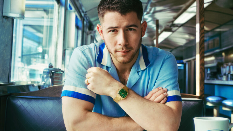 FOSSIL Y NICK JONAS, EMBAJADOR GLOBAL DE LA MARCA 2025-2026, LANZAN LA CÁPSULA EXCLUSIVA “MACHINE LUXE” 