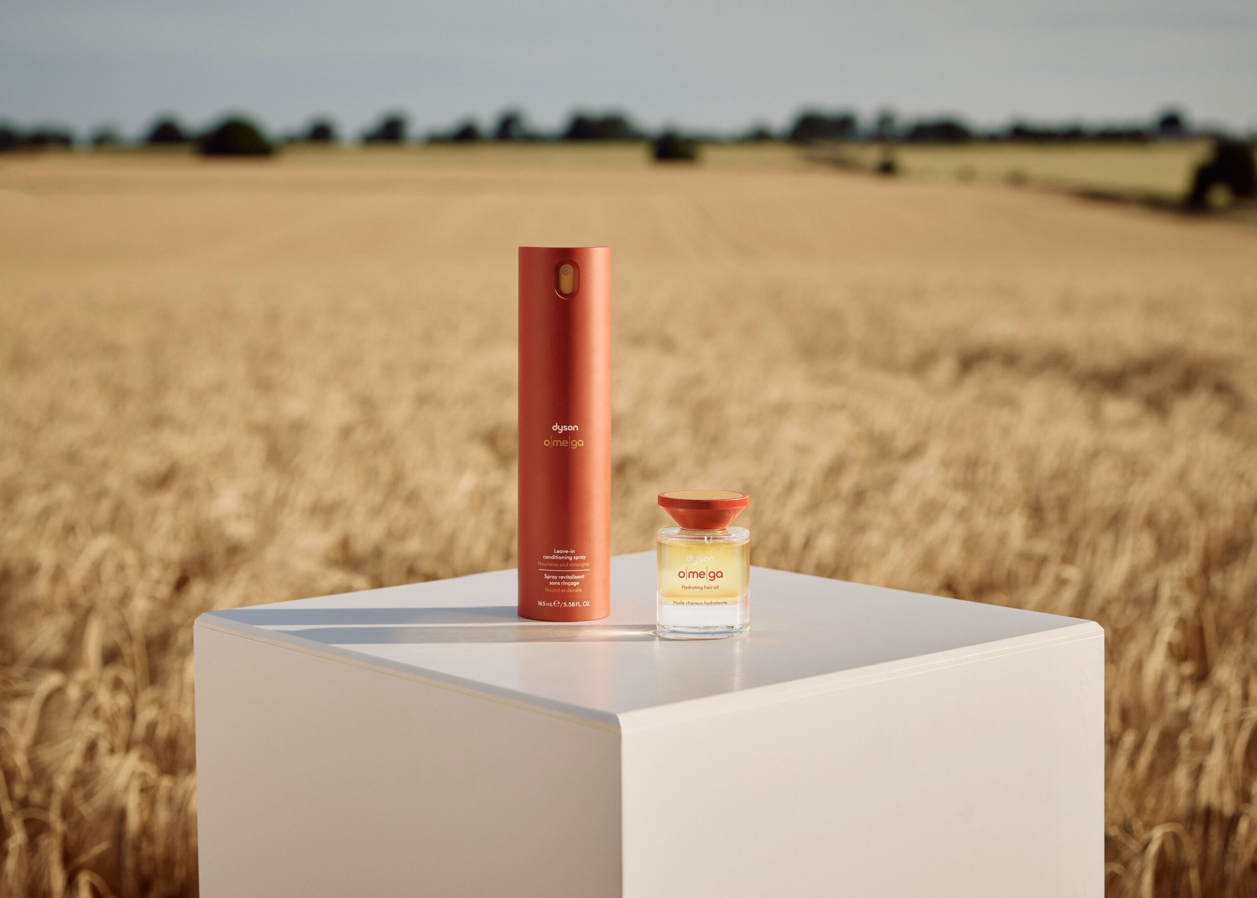 La belleza se une a la agricultura:La gama nutritiva Dyson Omega™.Diseñada para fortalecer el cabello y lograr el máximo brillo.