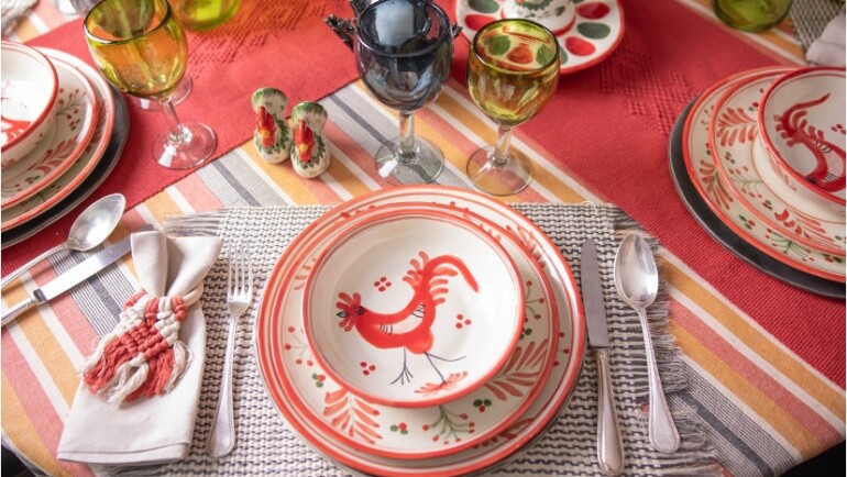 Huakal presenta su nueva vajilla navideña: elegancia artesanal para una mesa de Navidad auténtica